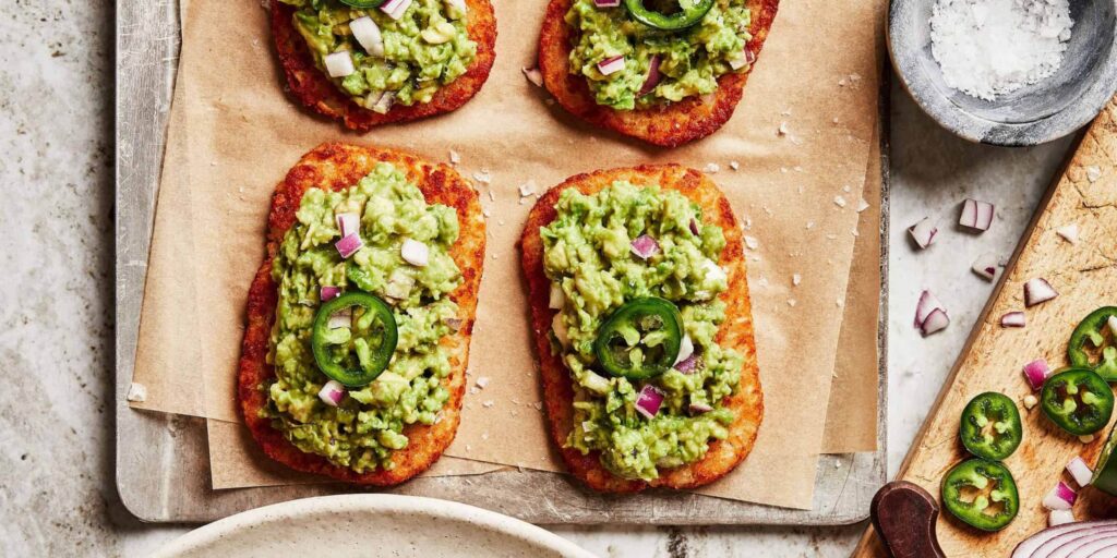 Spicy smashed avocado hash brown toasts