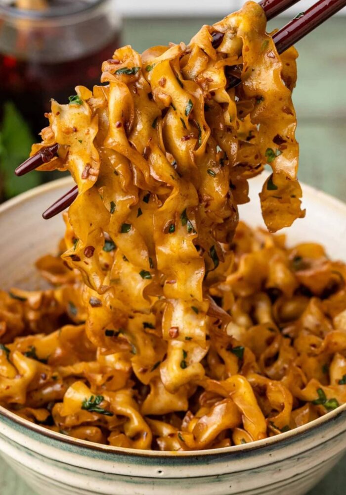 10-minute spicy chilli garlic oil noodles