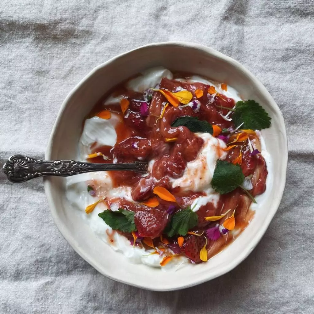 Roasted rhubarb and strawberry topping
