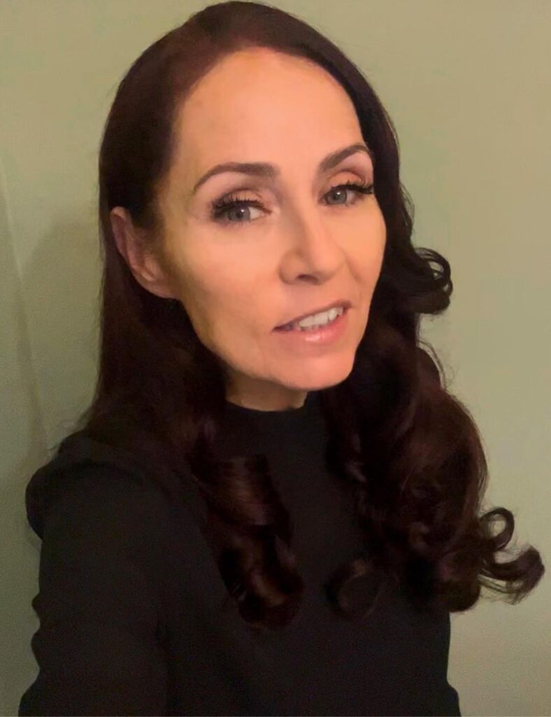 Spiritual healer Lorraine take a selfie