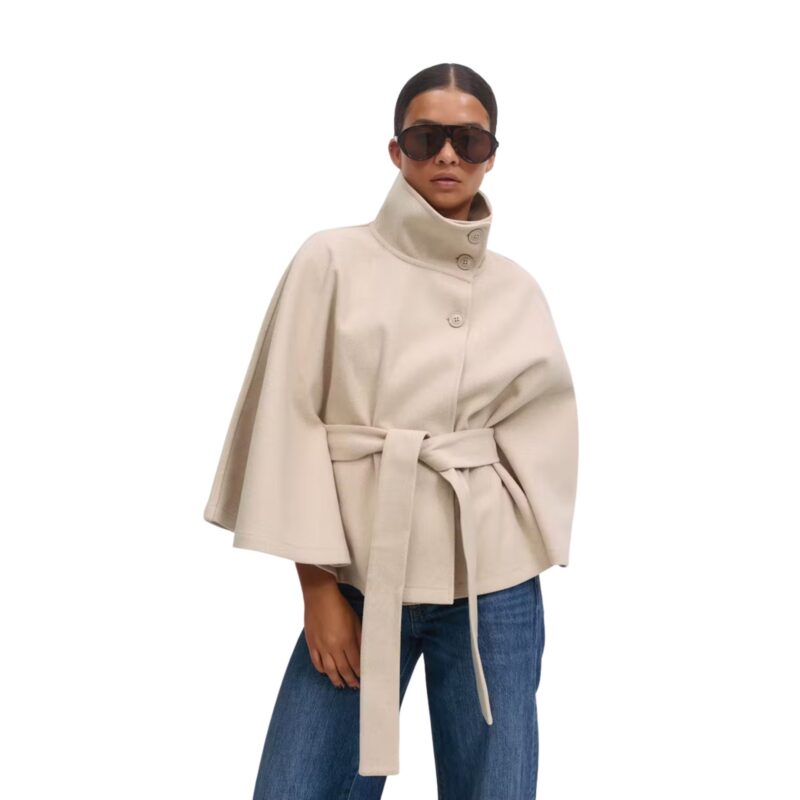 Short cape coat