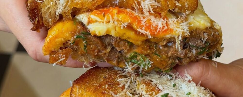 DAVEY’S Newcastle is a casual breakfast and all-day eatery serving hearty comfort food with a focus on breakfasts, NYC-style smash burgers, loaded bagels, thick milkshakes and more.