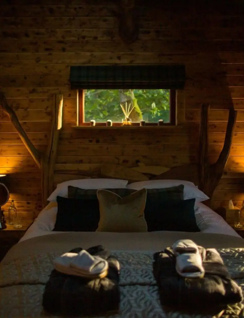 Woodland Chase Glamping Treehouse