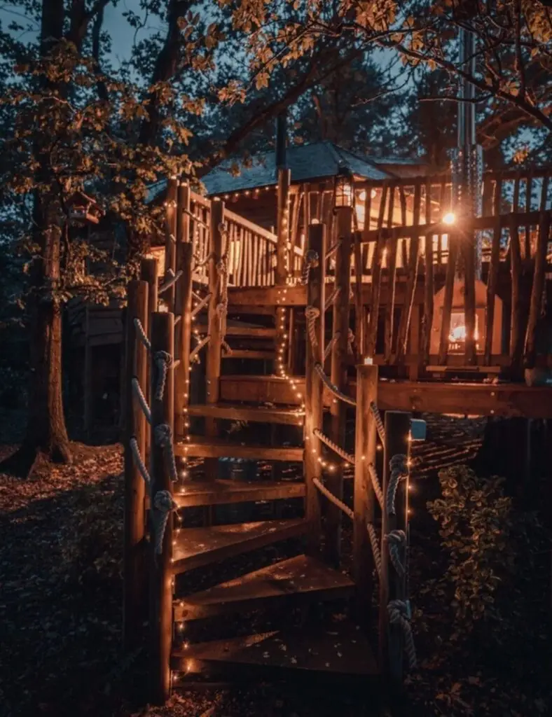 Woodland Chase Glamping Treehouse
