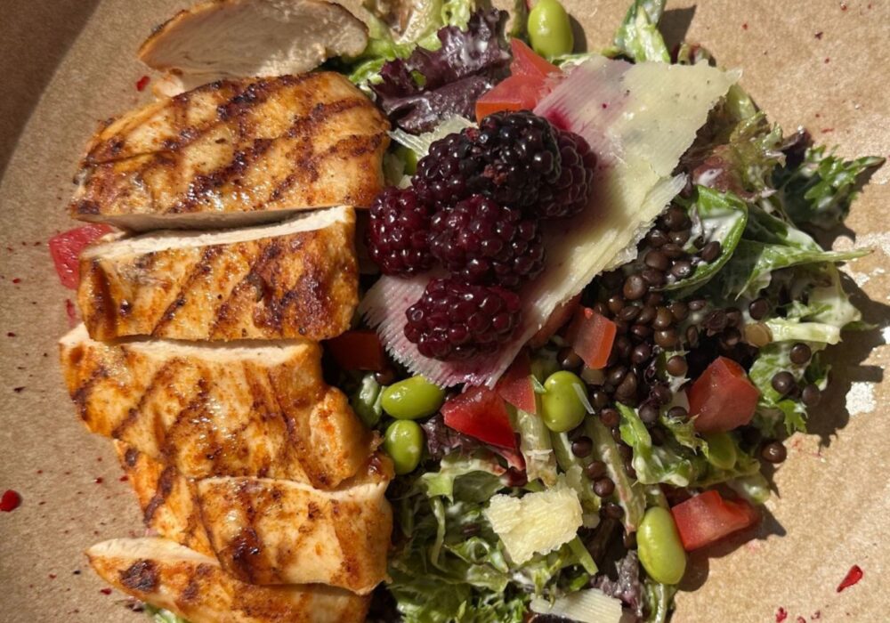 Nutritionist-approved recipe: chicken, black rice and blackberry summer salad