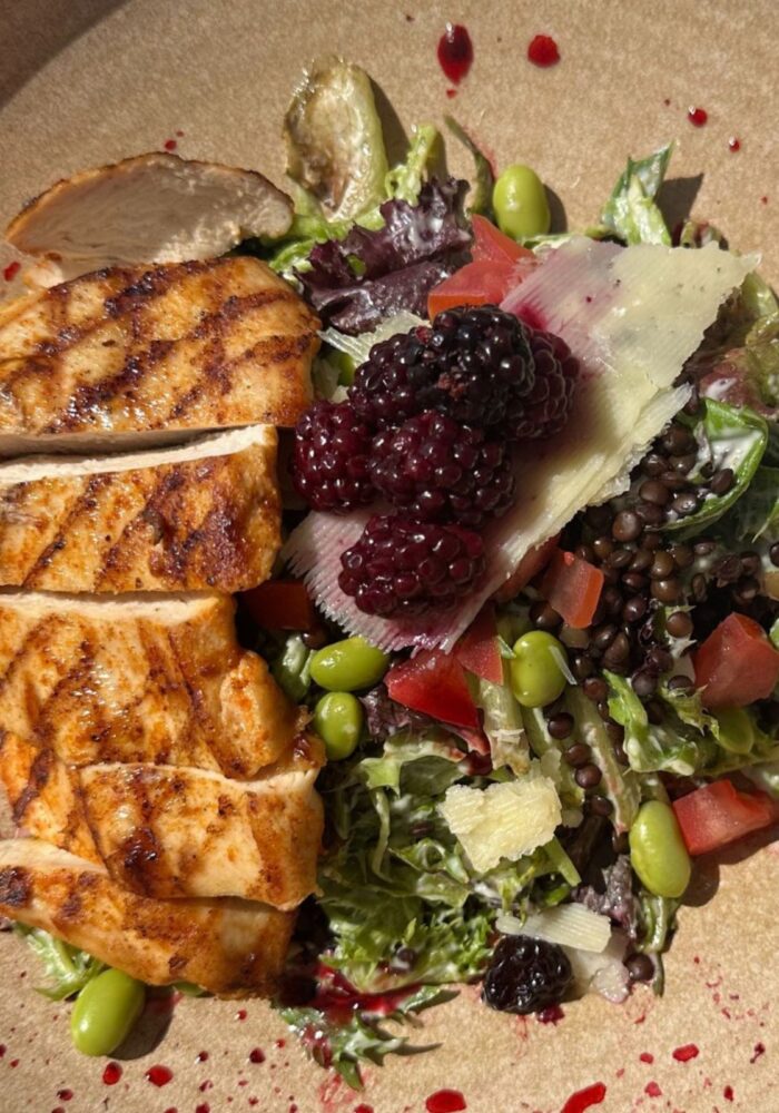 Nutritionist-approved recipe: chicken, black rice and blackberry summer salad
