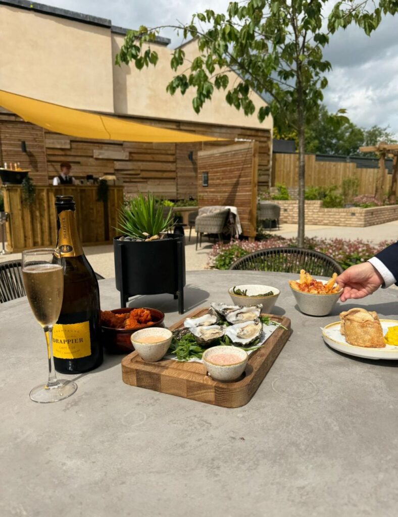 Bailiffgate Hotel, Alnwick - Courtyard sharing boards