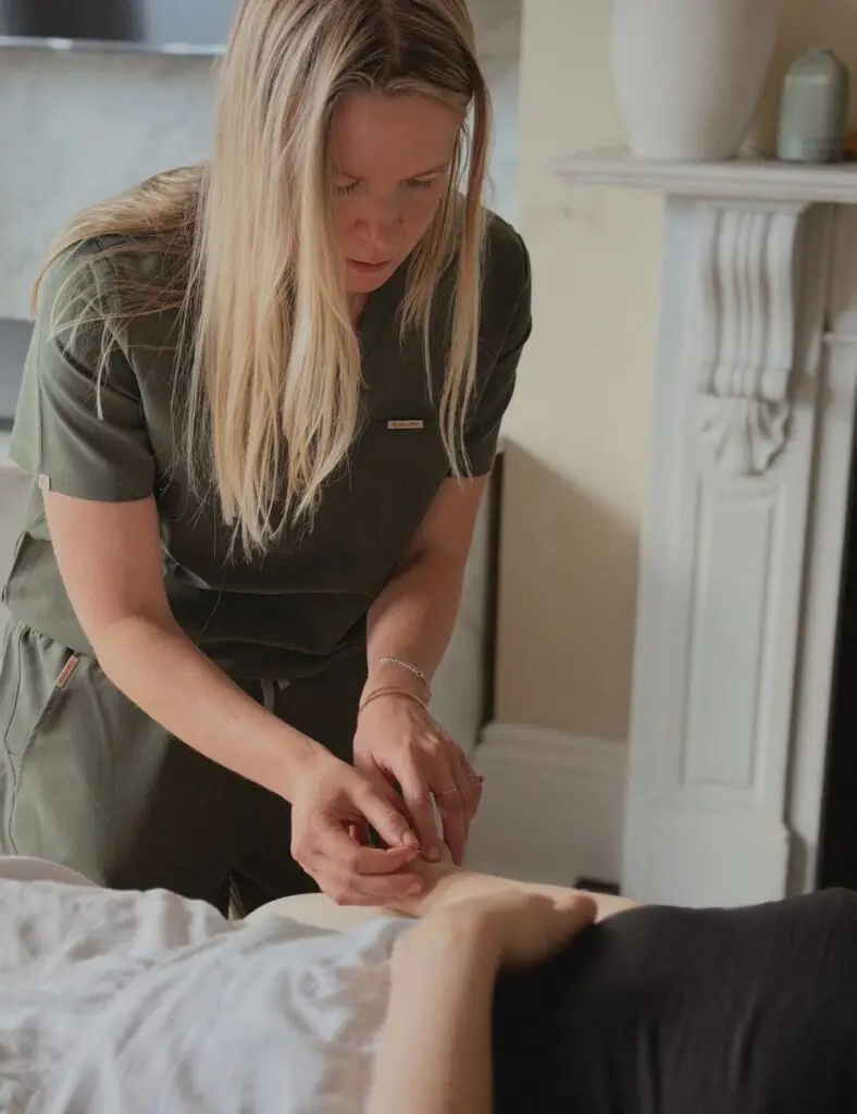 Rhoē Wellness Clinic - Jesmond - Accupunturist Charlotte