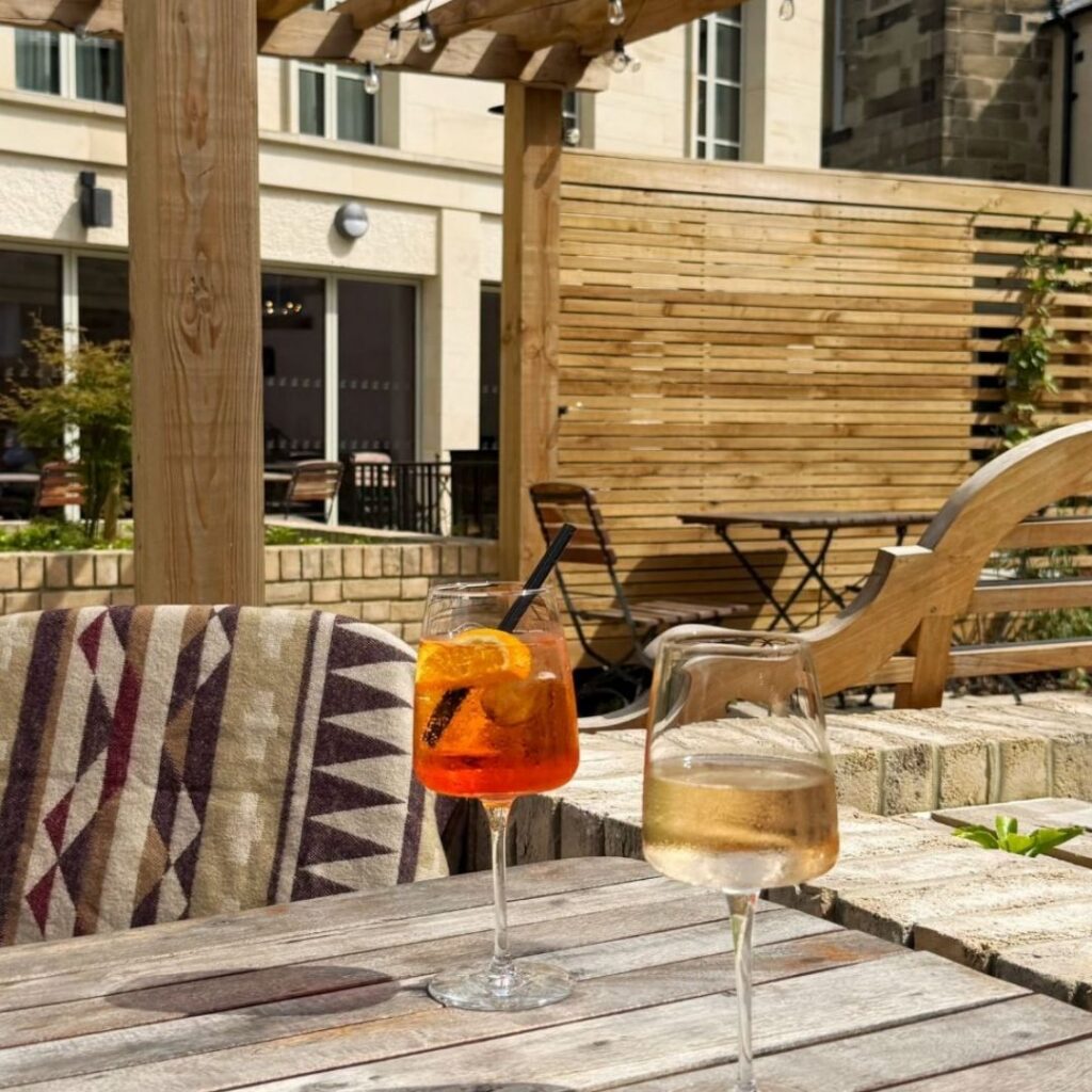 Bailiffgate Hotel, Alnwick - Courtyard drinks
