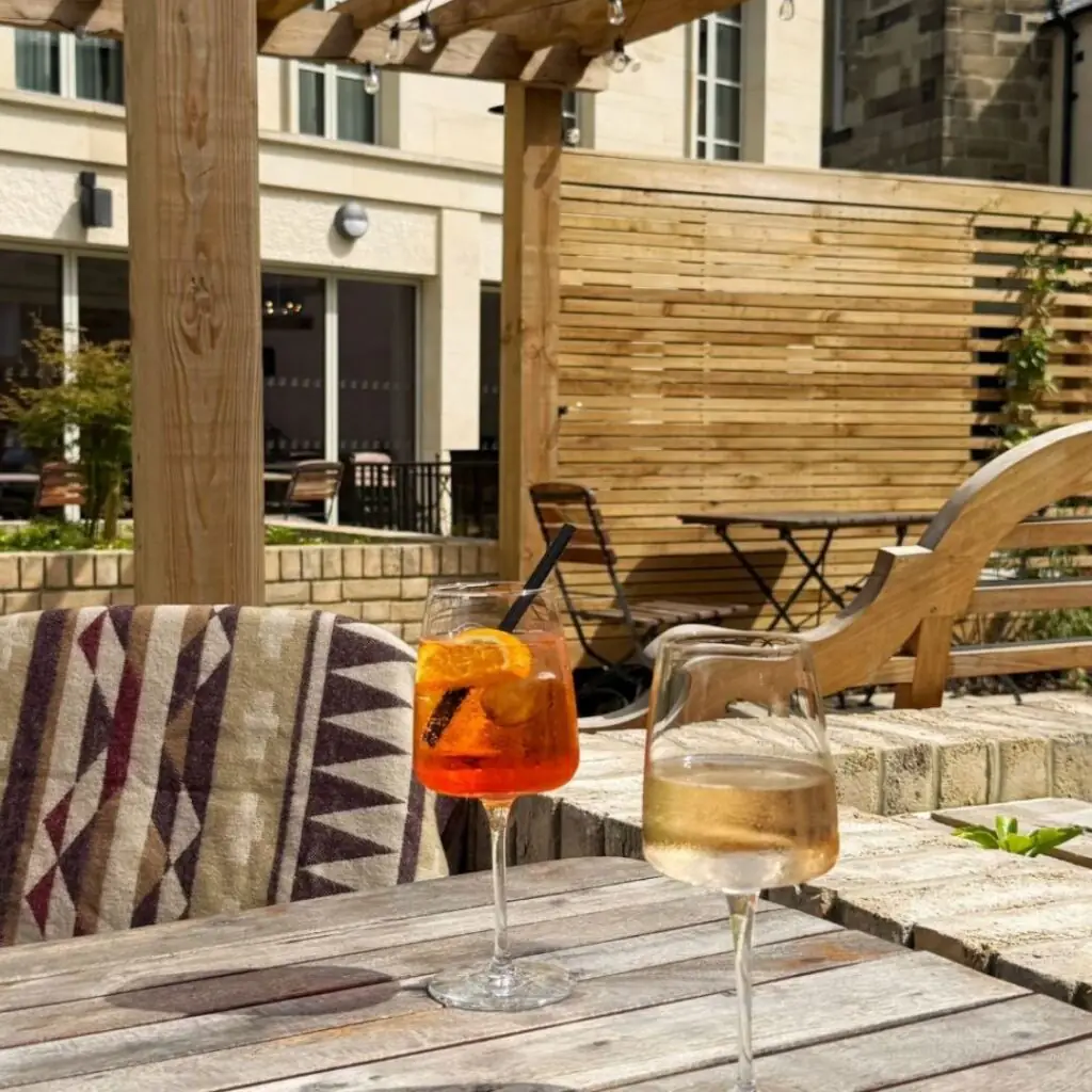Bailiffgate Hotel, Alnwick - Courtyard drinks