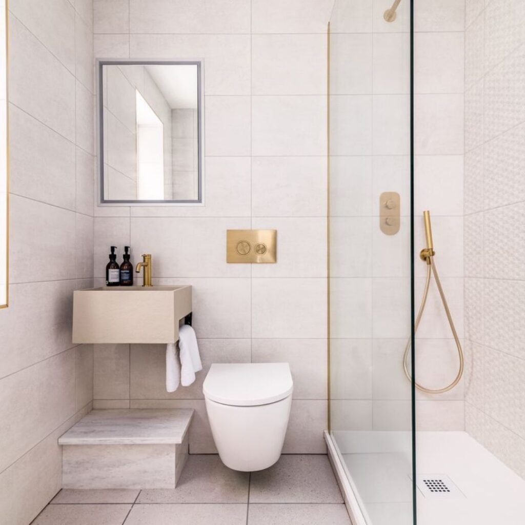 East Hampton Bathroom at Sandsend Retreats