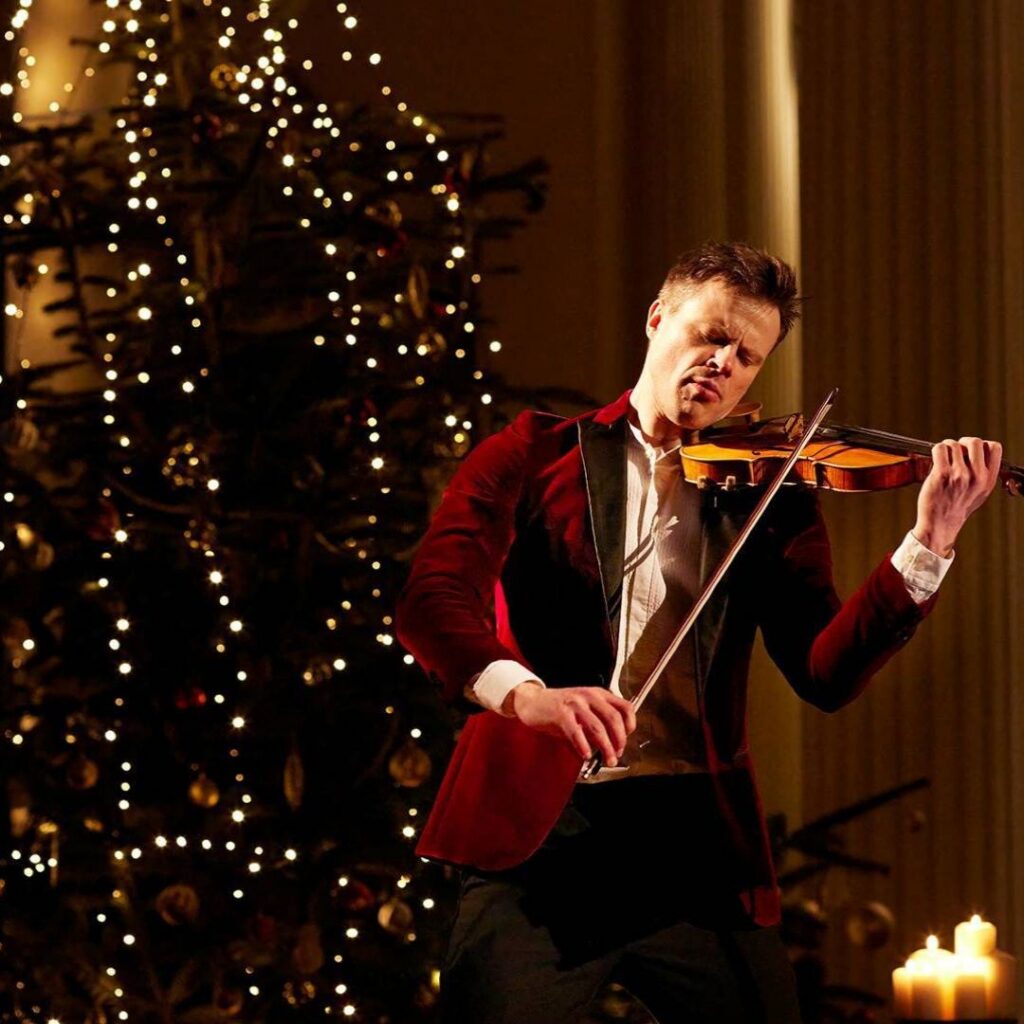 CHRISTMAS GREETINGS LIVE AT ALNWICK CASTLE