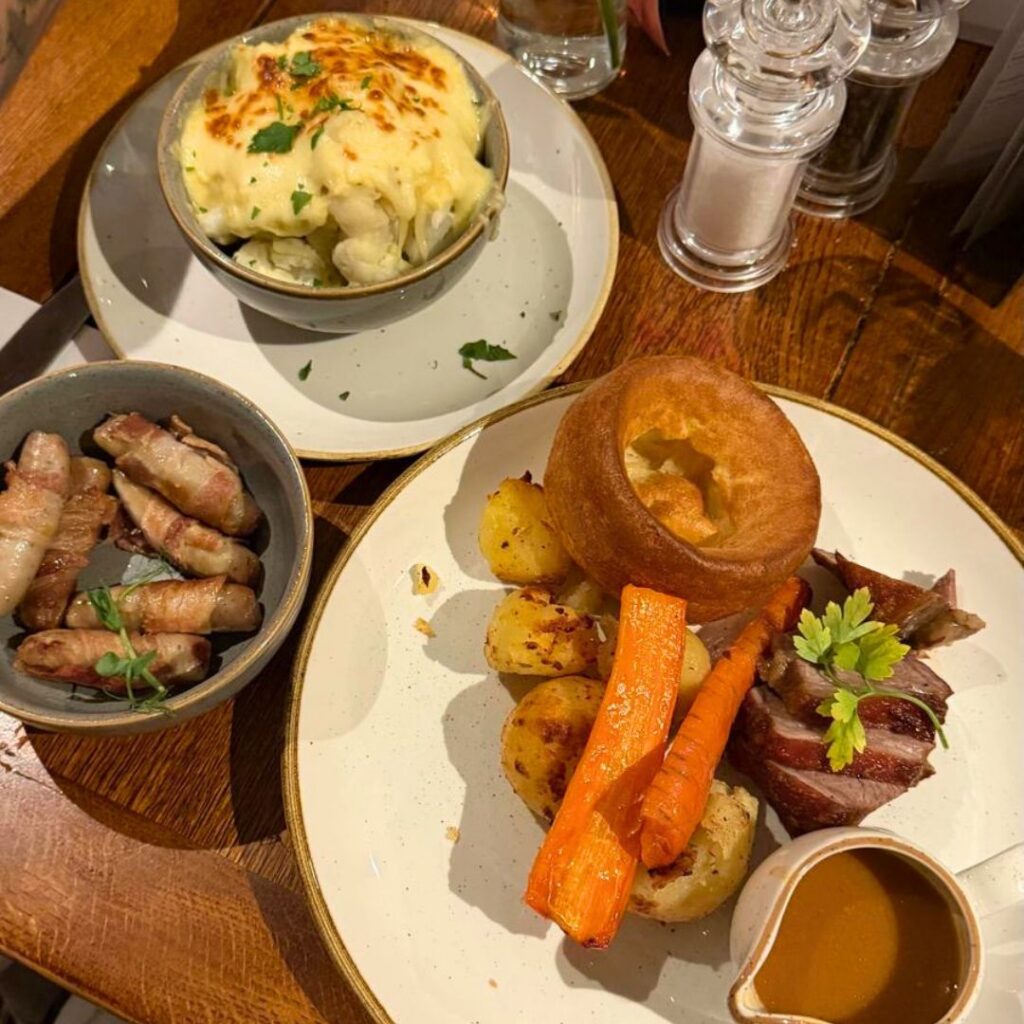 SUNDAY LUNCH AT THE SNOWY OWL, CRAMLINGTON
